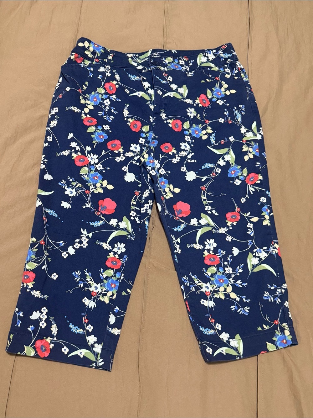 St. John’s Bay Size 12 Navy Floral Capri